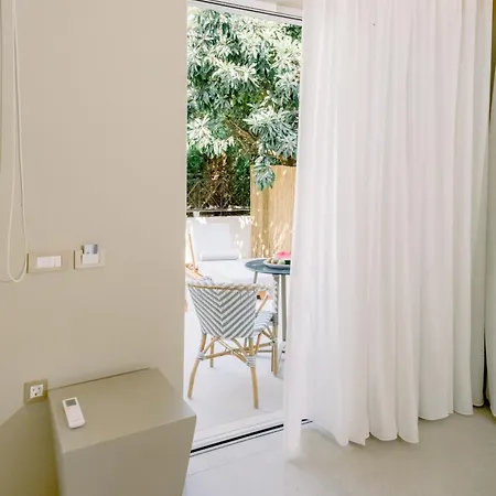 Nidra Veranda With Private Pool Апартаменти
