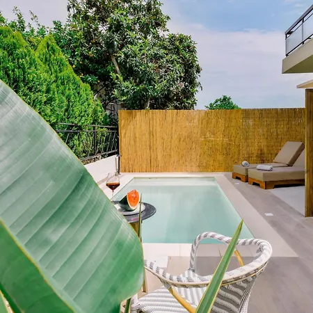 Nidra Veranda With Private Pool Апартаменти
