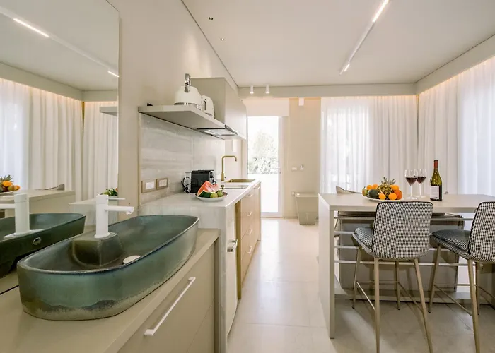 Nidra With Veranda 干尼亞